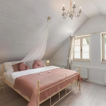 Boutique Soukenikuv Dum 4*